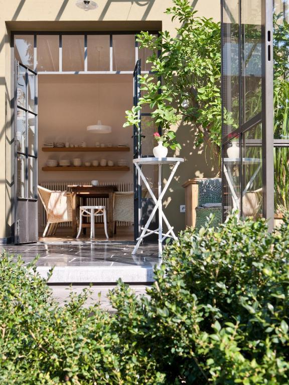 Jacquemine Luxury And Art Gallery
